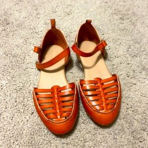 Old Navy sandals for toddler.